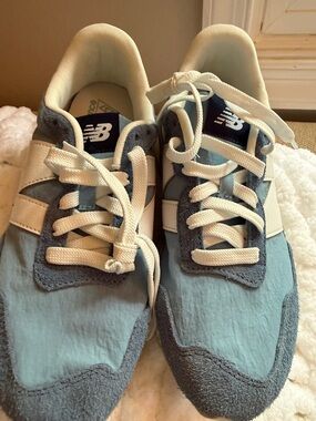 NWOT - New Balance Blue & Cream Lace-Up Sneakers